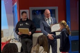 Burgemeester verrast jongeren Vakantieploeg in De Cogge