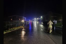 Brand bij pioenrozenkwekerij in Andijk snel ontdekt na afgaan brand alarm