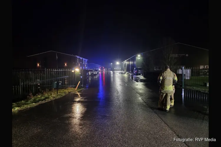 Brand bij pioenrozenkwekerij in Andijk snel ontdekt na afgaan brand alarm