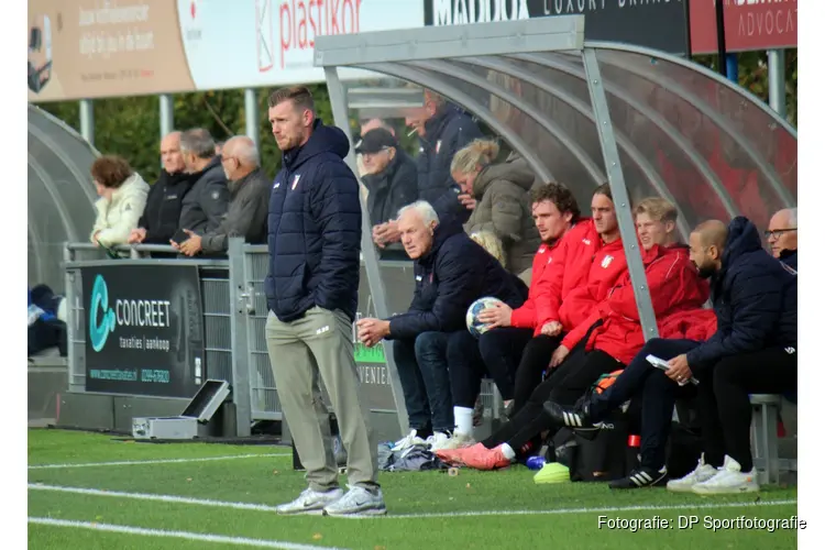 Hollandia boekt knappe zege op Kampong