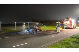 Oldtimer vliegt in brand tijdens rijden