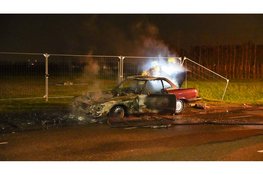 Oldtimer vliegt in brand tijdens rijden