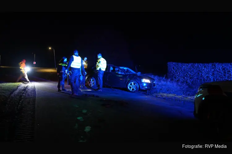Auto belandt in sloot Wervershoof, bestuurder aangehouden