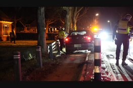 Automobiliste ramt meerdere paaltjes bij wegversmalling in Benningbroek