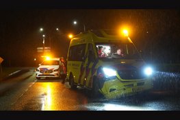 Ambulance loopt schade op na botsing op kruising in Medemblik