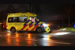 Ambulance loopt schade op na botsing op kruising in Medemblik