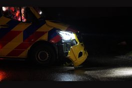 Ambulance loopt schade op na botsing op kruising in Medemblik