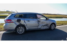 Motorrijder ernstig gewond na aanrijding met auto op kruising N307