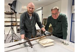 Onderzoek naar zeldzame slagzwaarden in het depot van het Westfries Museum