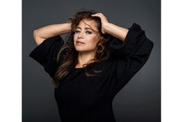 Esmee de la Bretonière met intieme muziektheatervoorstelling Dichtbij te zien in Theater Het Pakhuis