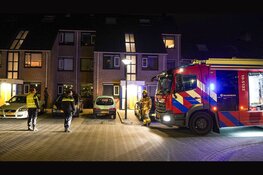 Brandweer haalt slachtoffer uit brandende woning in Hoorn