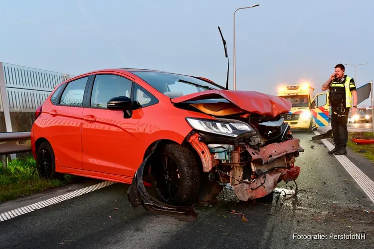 Flinke schade na eenzijdig ongeval op afrit A7/Westfrisiaweg