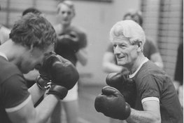 Lezing 'Na tachtig jaar uit de schaduw' door schrijver Peter Visser