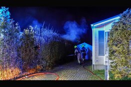 Heg vat vlam op chaletpark in Hensbroek