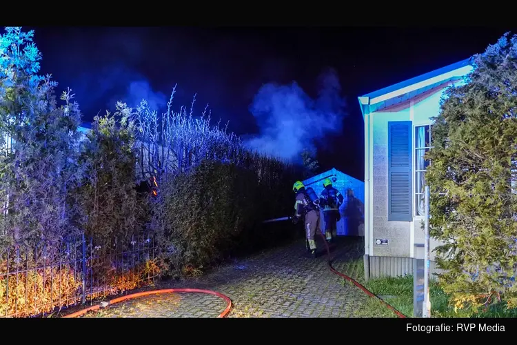 Heg vat vlam op chaletpark in Hensbroek