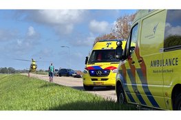 Ernstig ongeval met motor op de Oosterdijk in Wervershoof, hulpdiensten massaal ingezet