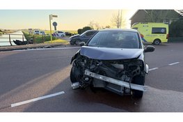 Twee auto’s zwaar beschadigd bij botsing in Opmeer