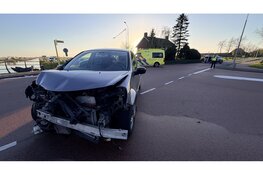 Twee auto’s zwaar beschadigd bij botsing in Opmeer