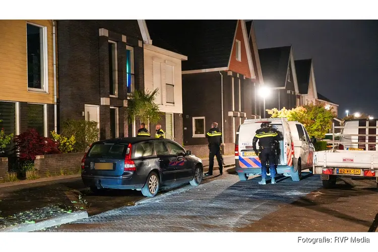 Politie houdt man aan in woning in Zwaag