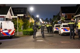 Politie houdt man aan in woning in Zwaag