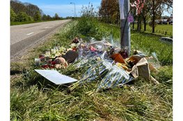 Bloemenzee op de Oosterdijk in Wervershoof voor verongelukte Tanja (26) uit Medemblik