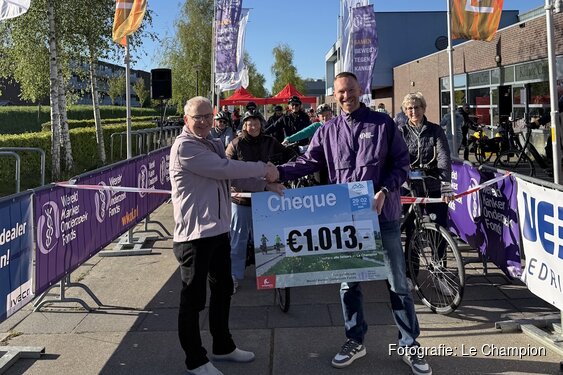 Eerste fietsdag Fiets4Daagse Hoorn feestelijk afgetrapt