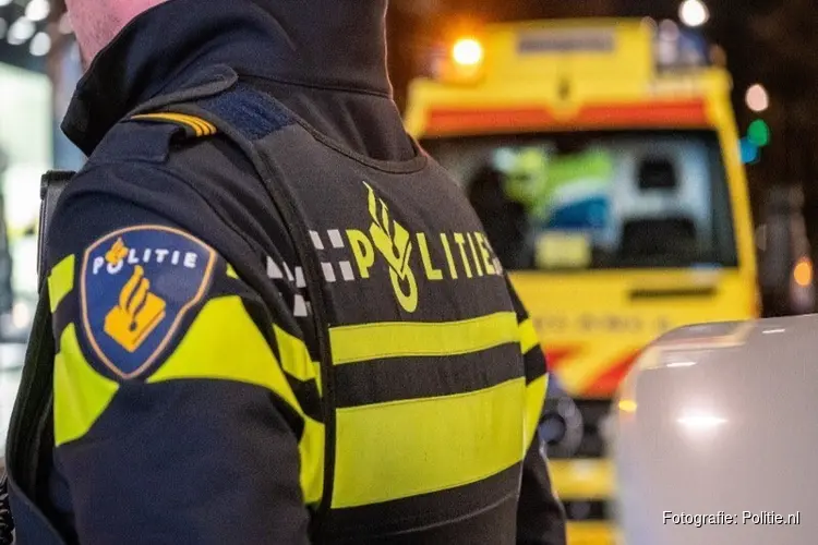 Twee auto's te water na ongeval op Drechterlandseweg