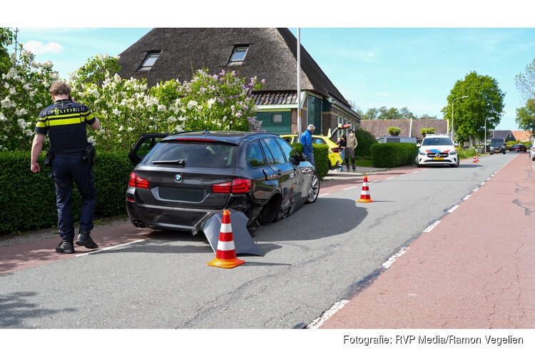 Veel schade nadat automobilist hek ramt tijdens uitwijkmanoeuvre in Aartswoud
