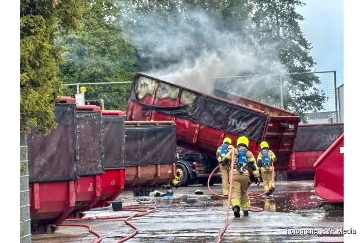 Veel rookontwikkeling bij brand in container bij HVC in Zwaag