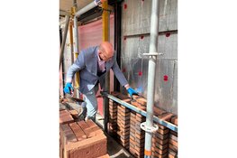 Start bouw duurzaam appartementengebouw Waterroos Kwarts in Rozenbuurt Zwaag