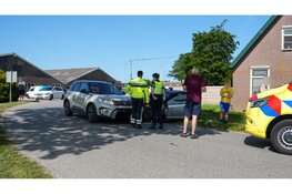 Persoon gewond na botsing tussen personenauto en brommobiel
