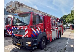 Hulpdiensten massaal gealarmeerd voor industriebrand bij bedrijf aan het Voorland in Enkhuizen