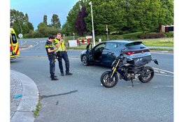 Auto en motor botsen op N307