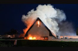 Uitslaande brand in restaurant Wijdenes, leuzen op muren geschreven