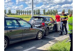 Aanhouding bij botsing tussen twee auto's op de Voetakkers (N506) in Lutjebroek