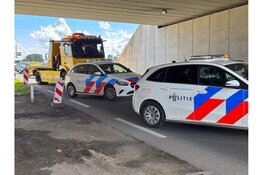 Aanhouding bij botsing tussen twee auto's op de Voetakkers (N506) in Lutjebroek