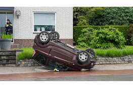 Brommobiel vliegt over de kop in Hoogkarspel