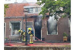 Flinke woningbrand in binnenstad van Enkhuizen