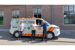 Dierenambulance Hoorn neemt nieuwe dierenambulance in gebruik