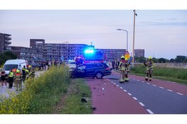 Gewonde na frontale botsing op dijk bij Hoorn