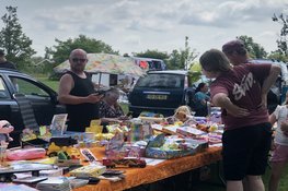 Van zolderopruiming tot verzamelobject op de kofferbakmarkt Strand van Luna