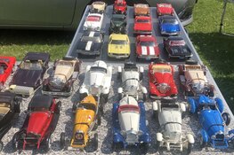Van zolderopruiming tot verzamelobject op de kofferbakmarkt Strand van Luna