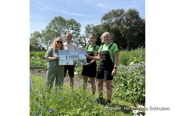 Gitzels steunt schooltuinen met gift