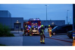 Vissers ontdekken brand bij bedrijf in Enkhuizen