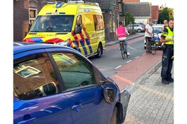 Automobilist en bezorgscooter in botsing gekomen op de Pieter Janszoon Jongstraat in Lutjebroek
