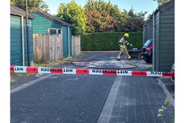 Fietsaccu in brand in schuurtje aan de Inlaagdijk in Zwaag