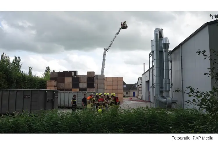 Brand in koelcel van agrarisch bedrijf in Hem
