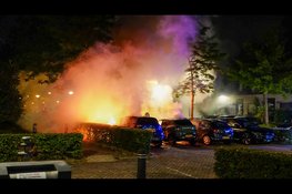 Twee auto’s door brand verwoest in Hoorn