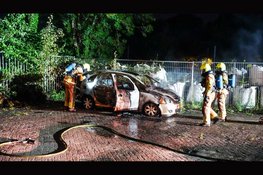 Auto uitgebrand op terrein van tankstation