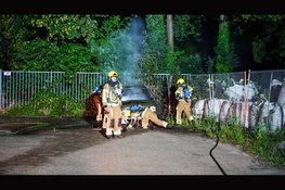 Auto uitgebrand op terrein van tankstation
